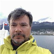 Professeur d'Espagnol, plus de 25 ans de pratique professionnelle quotidienne dans le milieu exigeant de la banque privée.